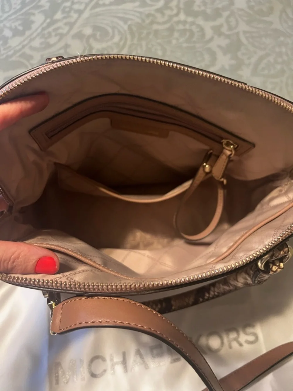 Michael Kors Saffiano Dome Satchel in Taupe with Snake-Trim - Picture 4 of 5